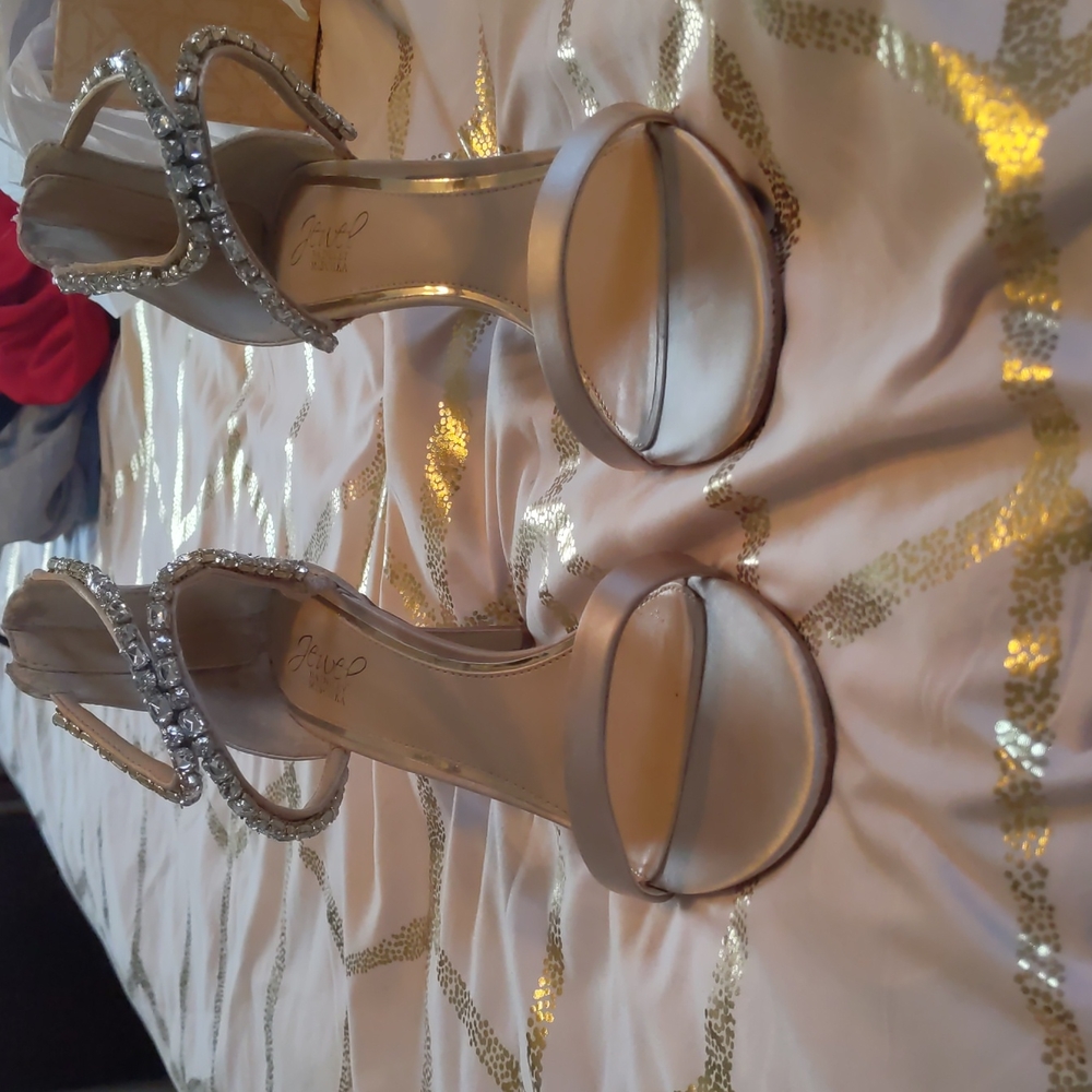 Bagdley mischka champagne heeled sandals